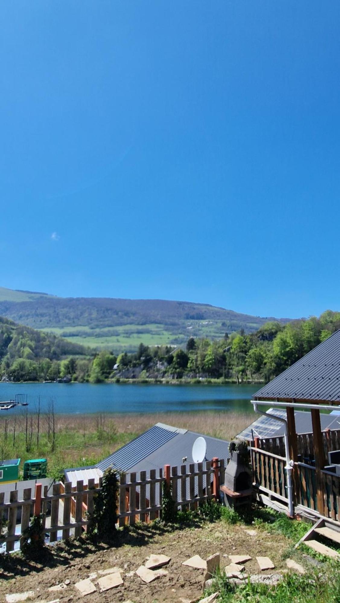 Chalet Bord De Lac Avec Piscine N2E Laffrey Екстериор снимка